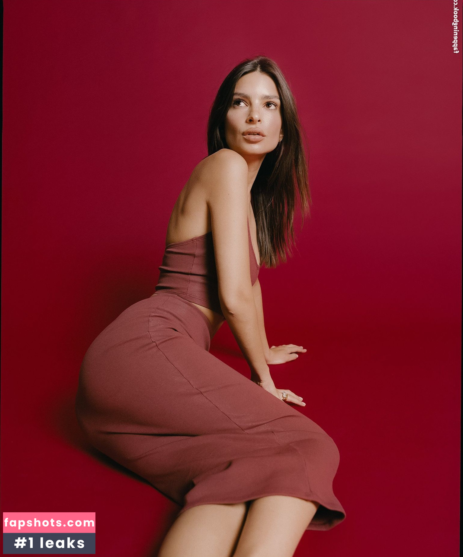 Emily Ratajkowski gallery photo #6203