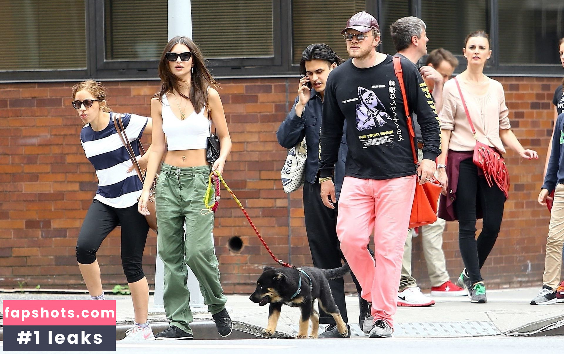 Emily Ratajkowski gallery photo #6233