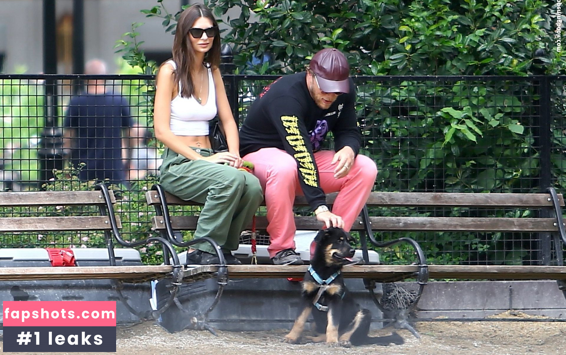 Emily Ratajkowski gallery photo #6234