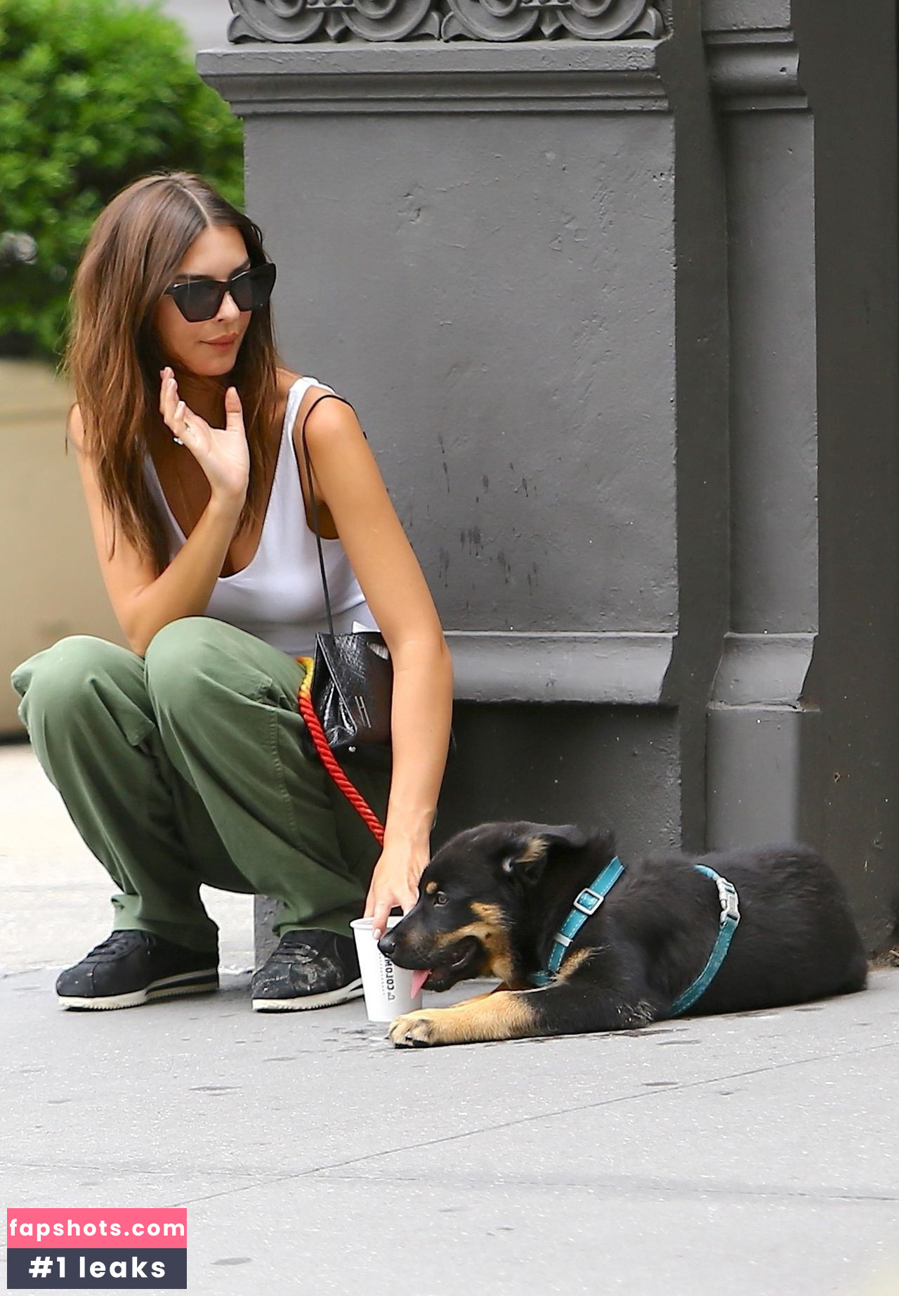 Emily Ratajkowski gallery photo #6236