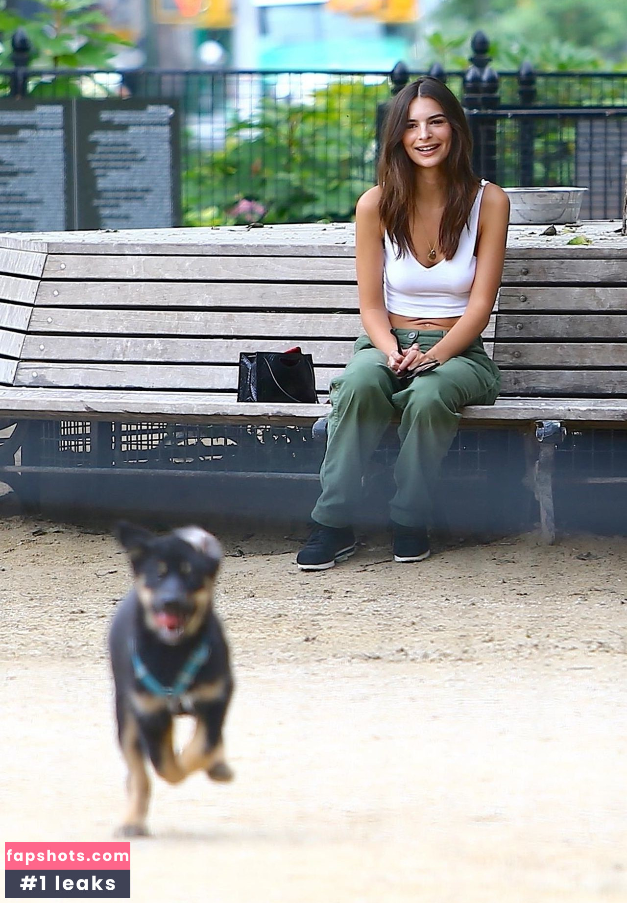 Emily Ratajkowski gallery photo #6237