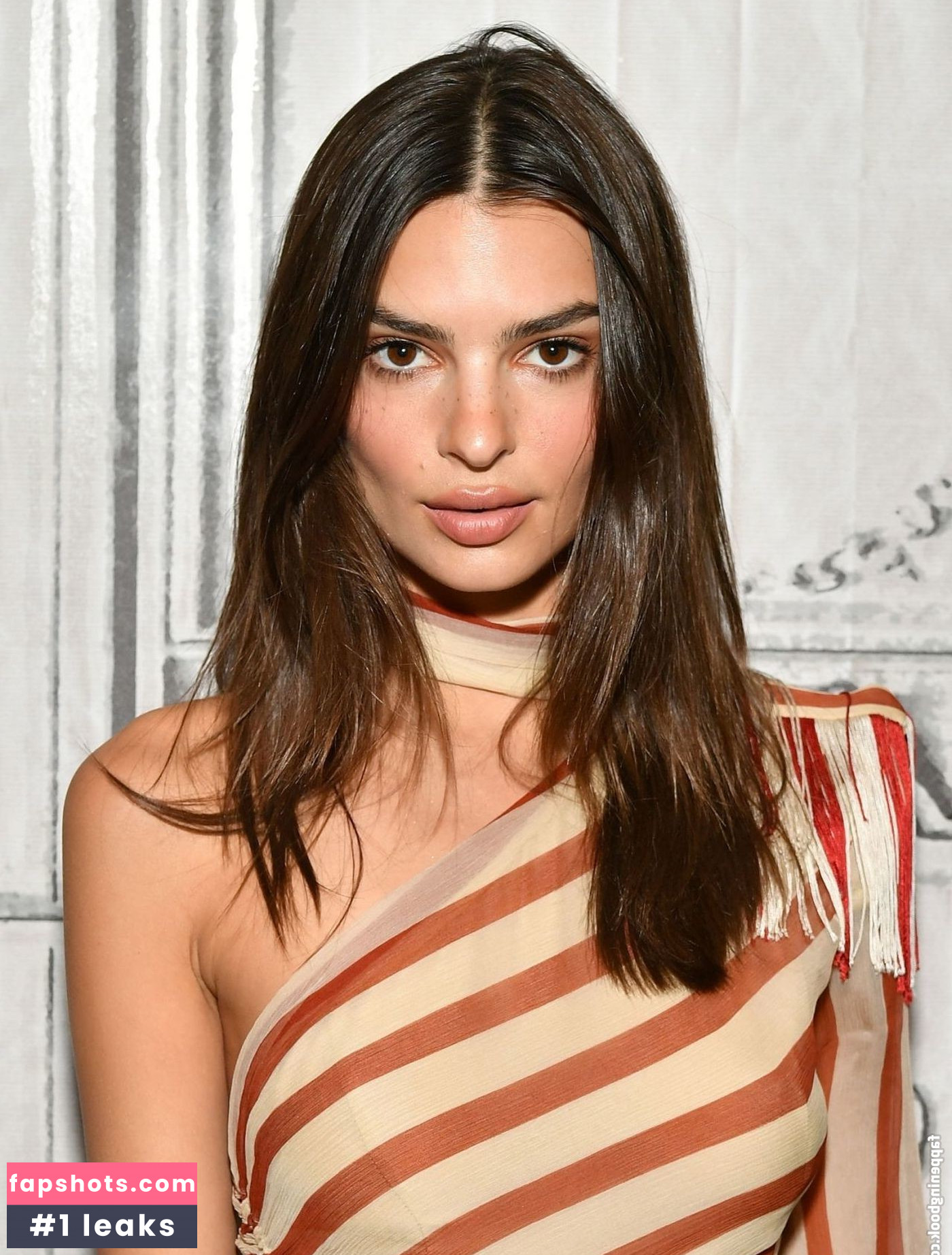 Emily Ratajkowski gallery photo #6250