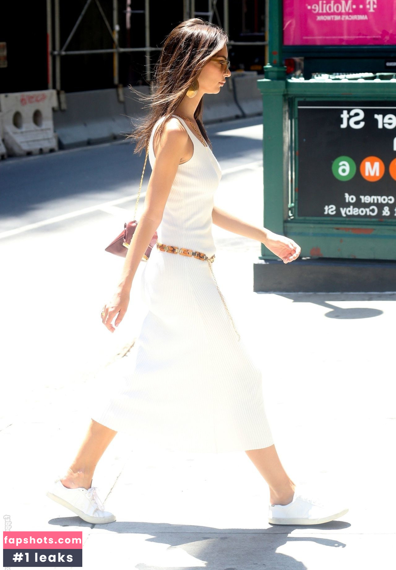 Emily Ratajkowski gallery photo #6262