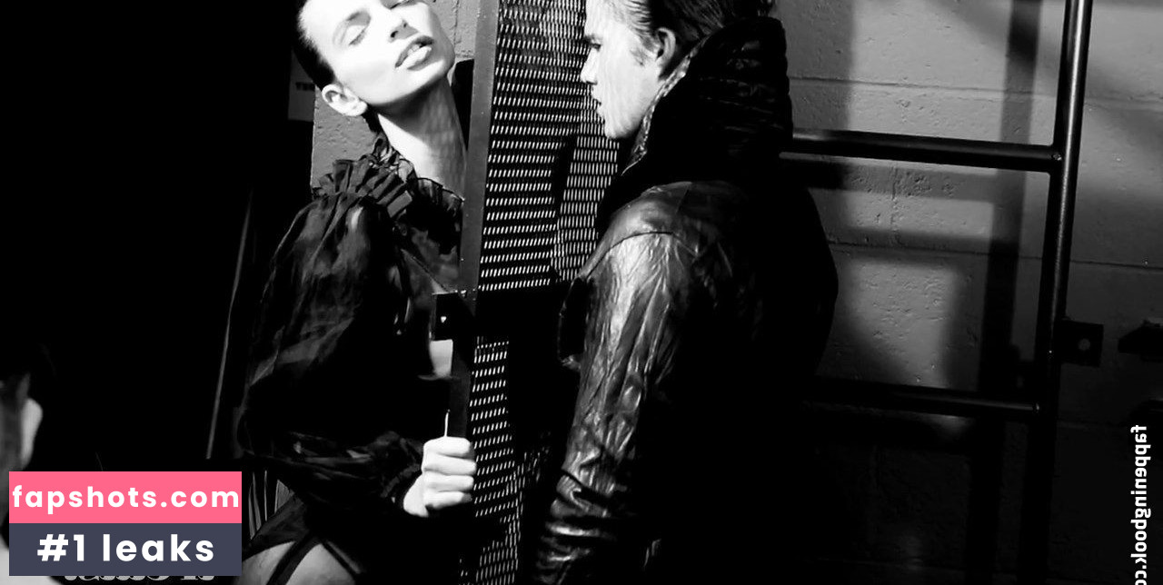 Emily Ratajkowski gallery photo #6269