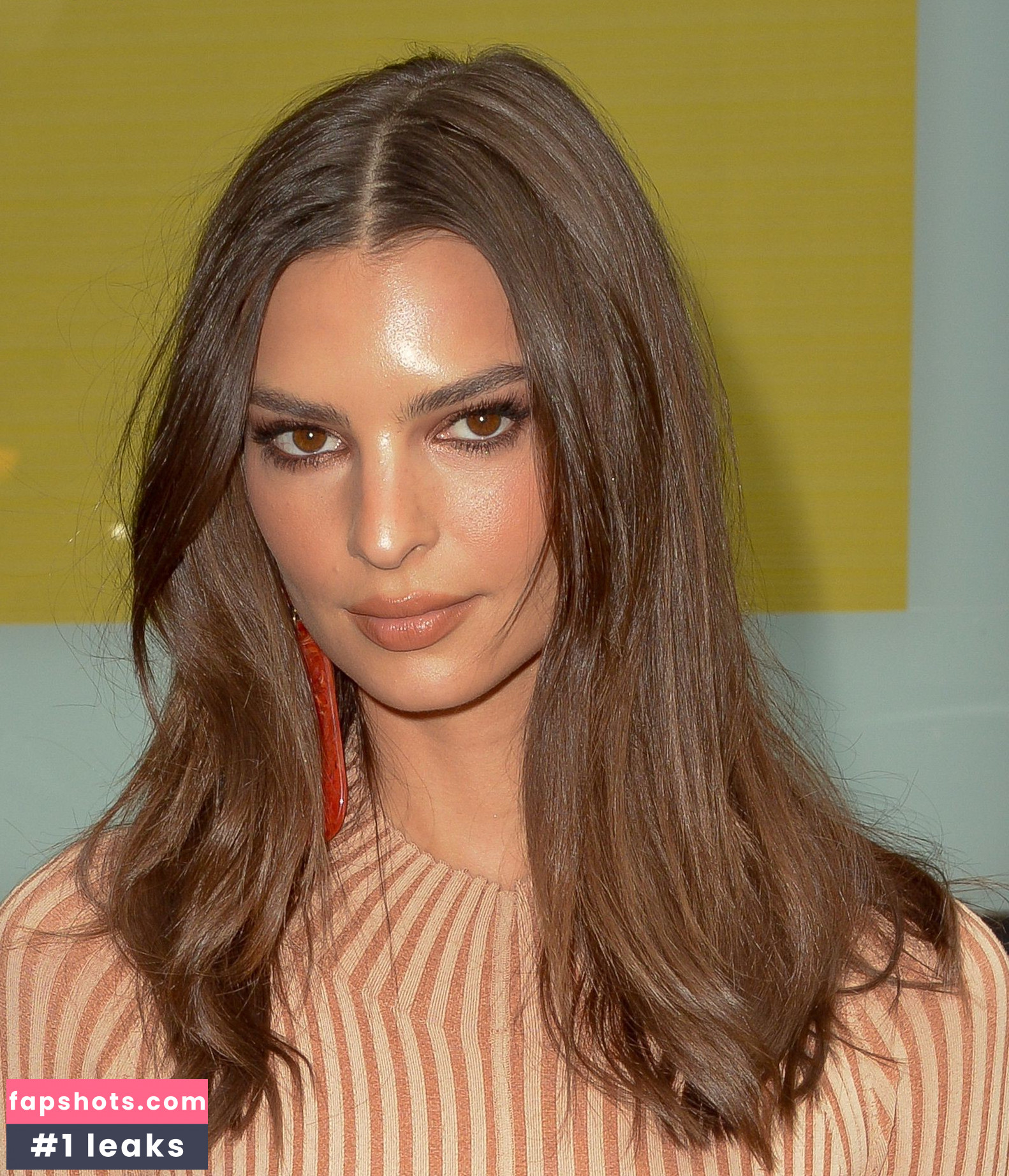 Emily Ratajkowski gallery photo #6302