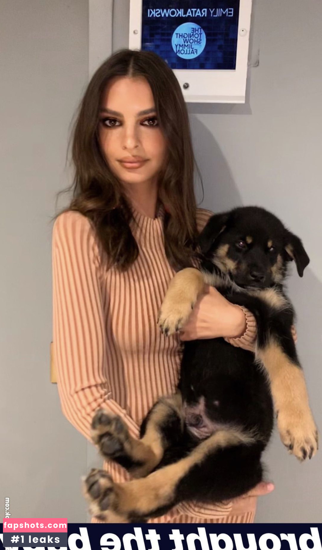 Emily Ratajkowski gallery photo #6311