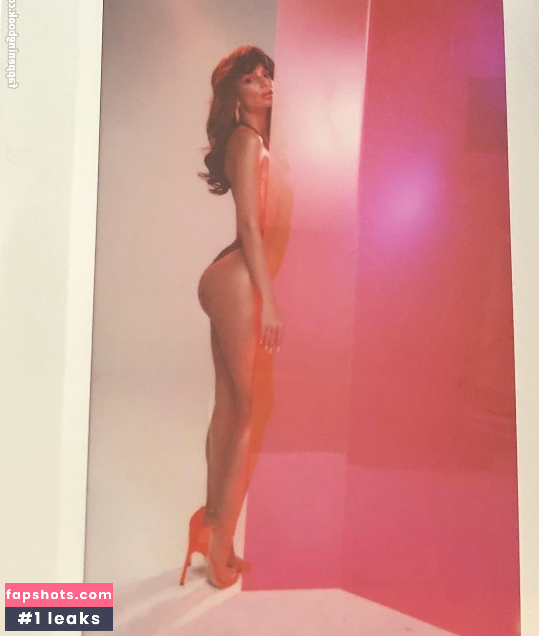 Emily Ratajkowski gallery photo #6358