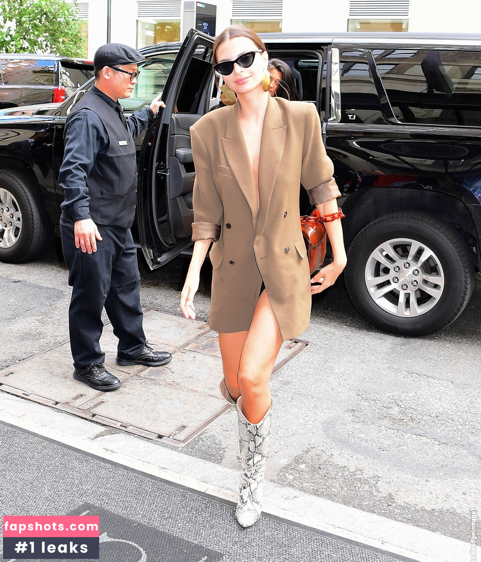 Emily Ratajkowski gallery photo #6363