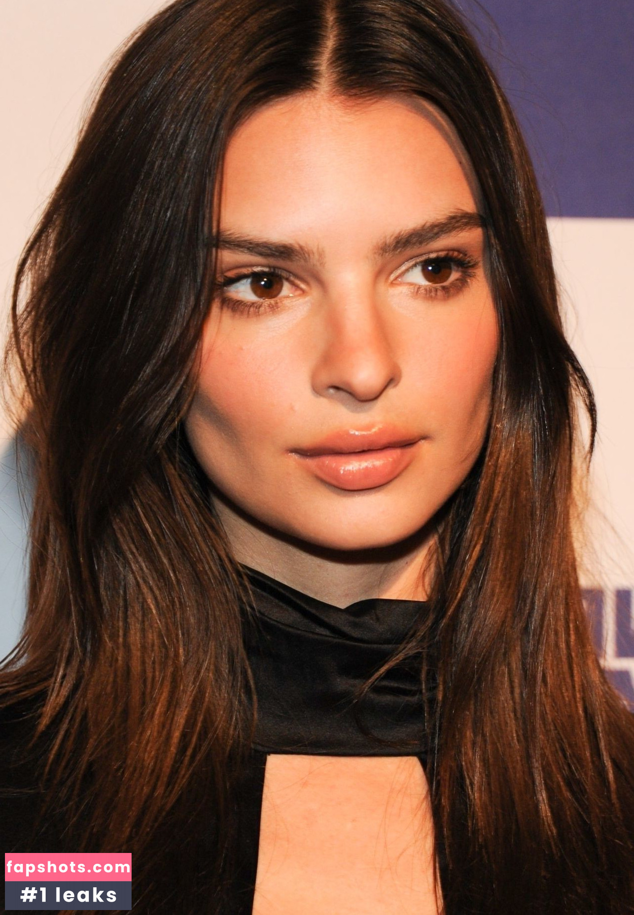 Emily Ratajkowski gallery photo #6395