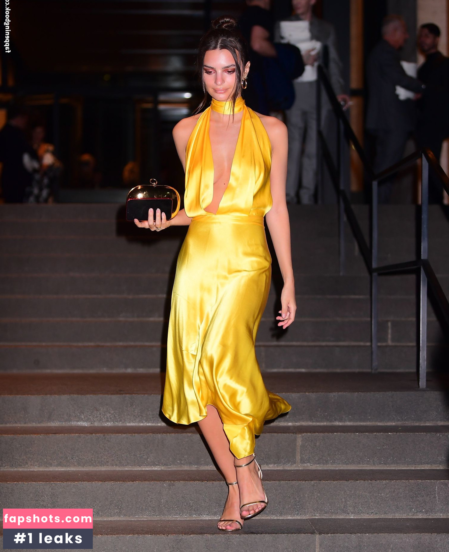 Emily Ratajkowski gallery photo #6396