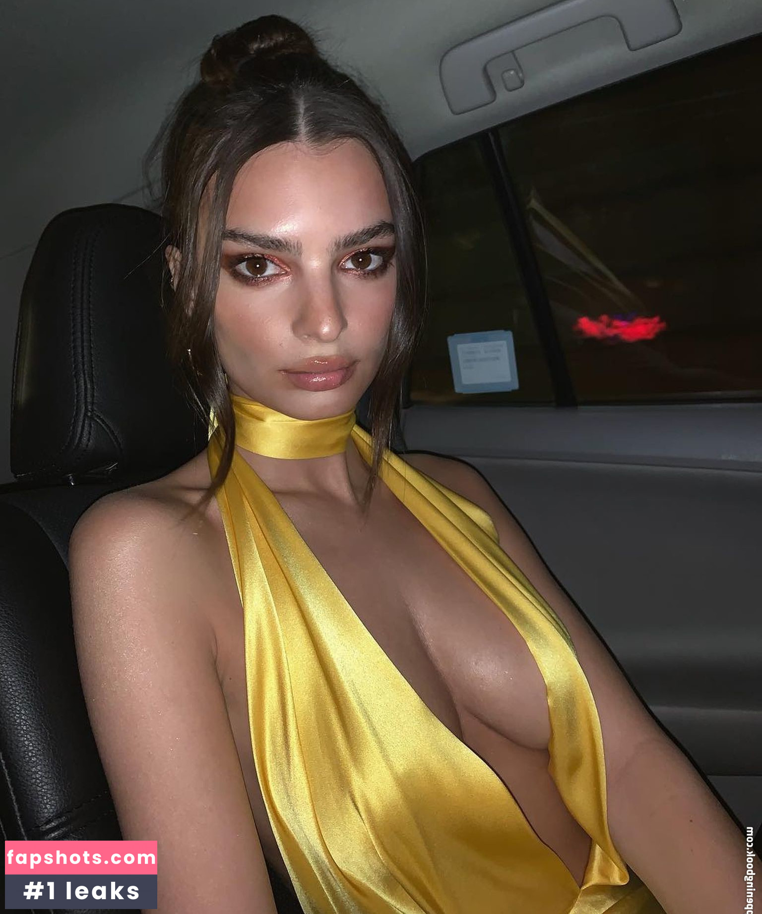 Emily Ratajkowski gallery photo #6406