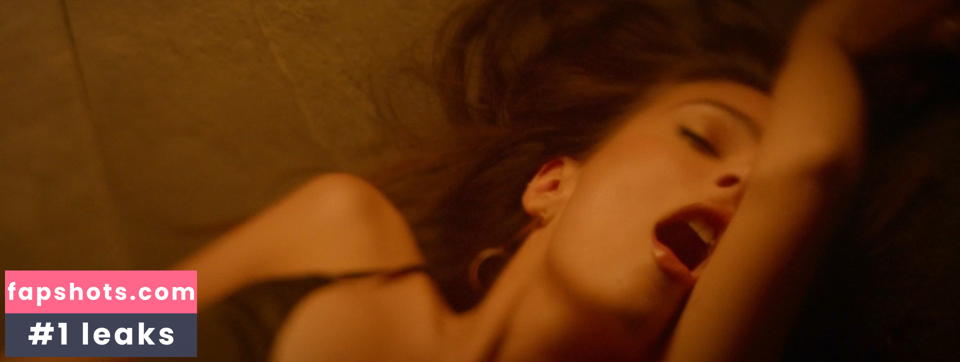 Emily Ratajkowski gallery photo #6452