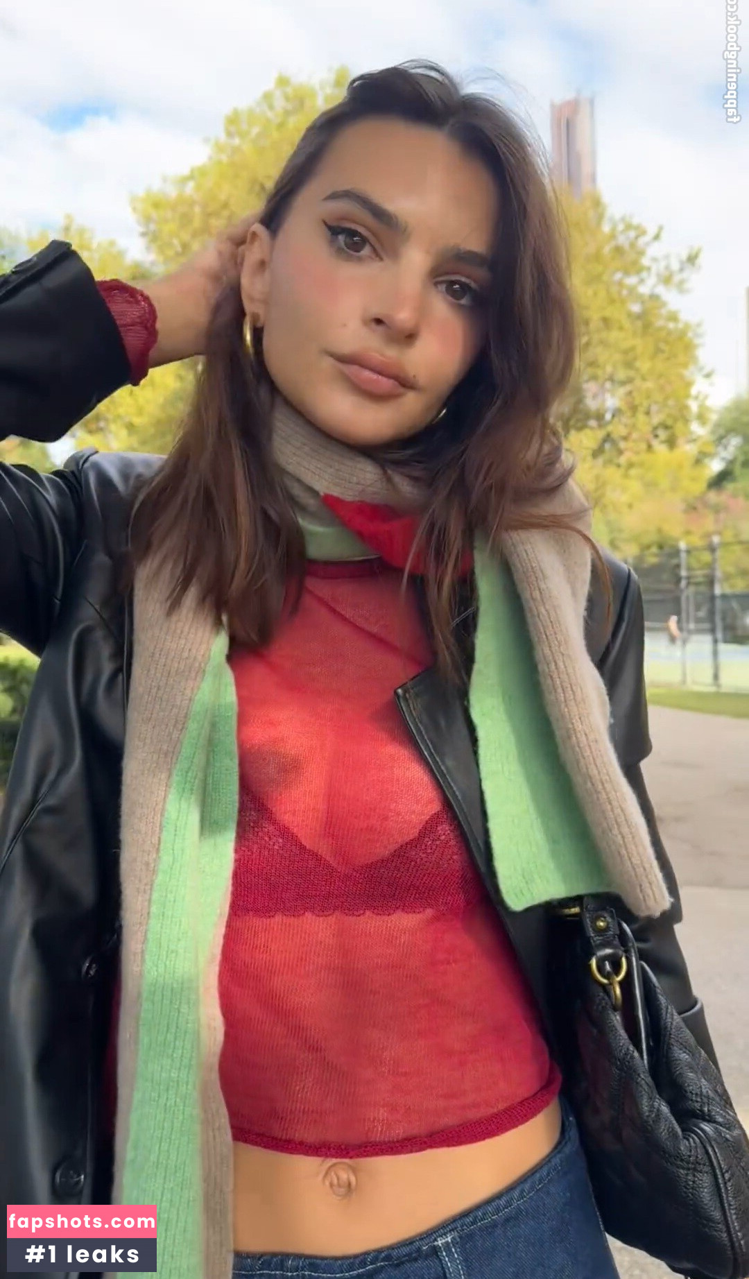 Emily Ratajkowski gallery photo #647