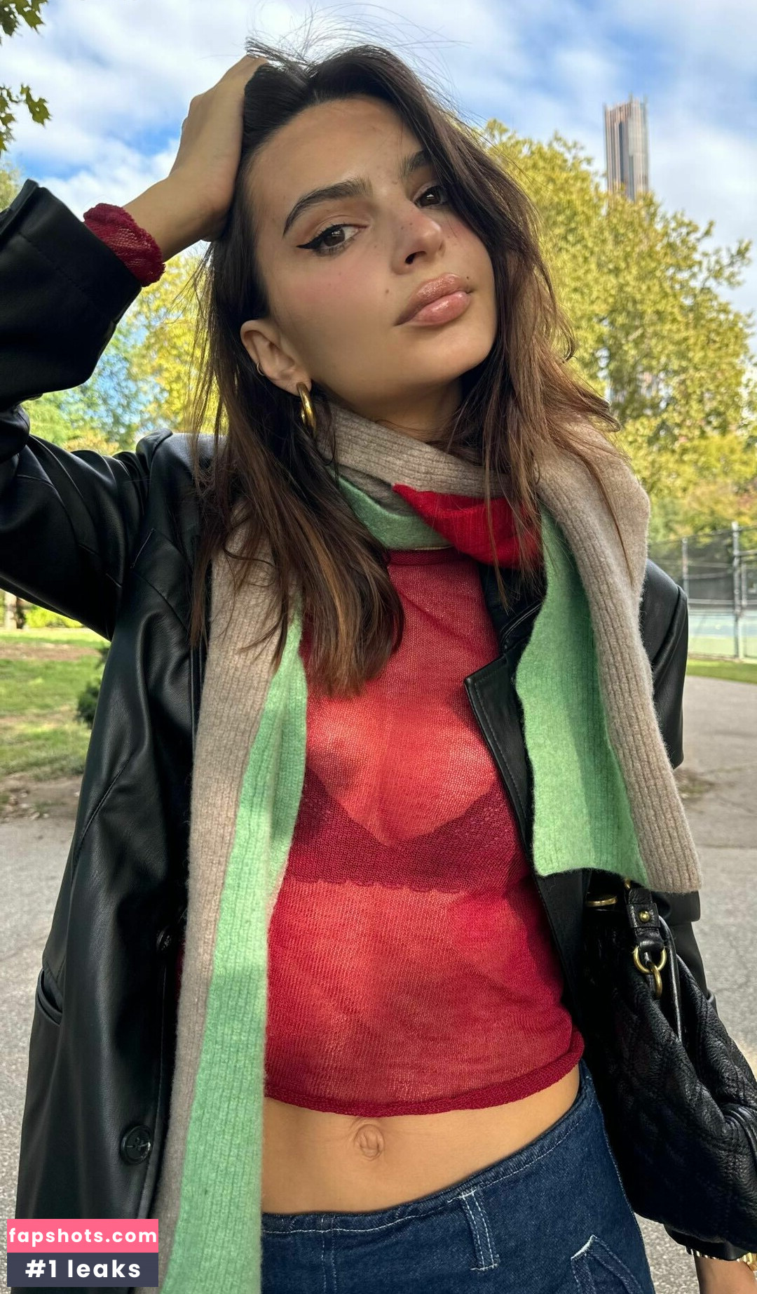 Emily Ratajkowski gallery photo #649