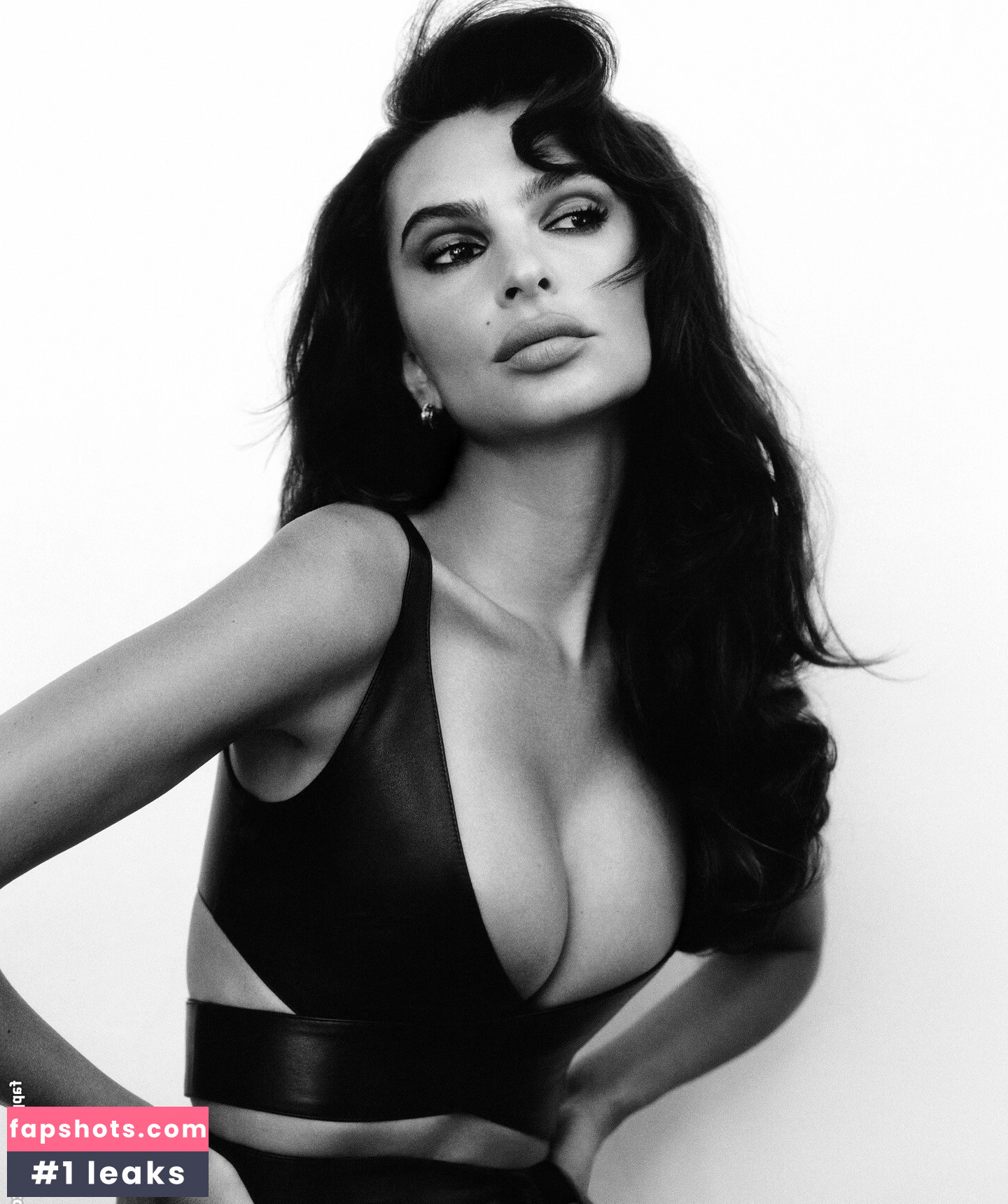 Emily Ratajkowski gallery photo #66