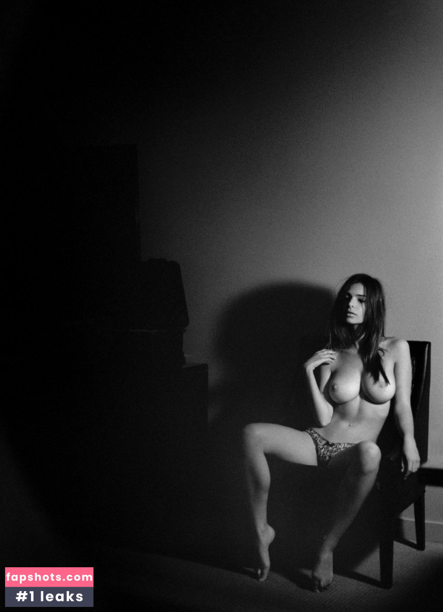 Emily Ratajkowski gallery photo #6506