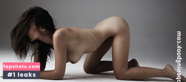 Emily Ratajkowski gallery photo #6556