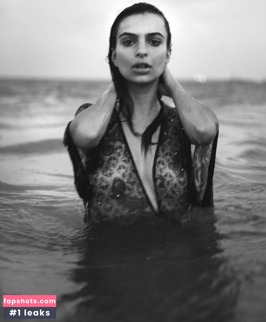 Emily Ratajkowski gallery photo #6602