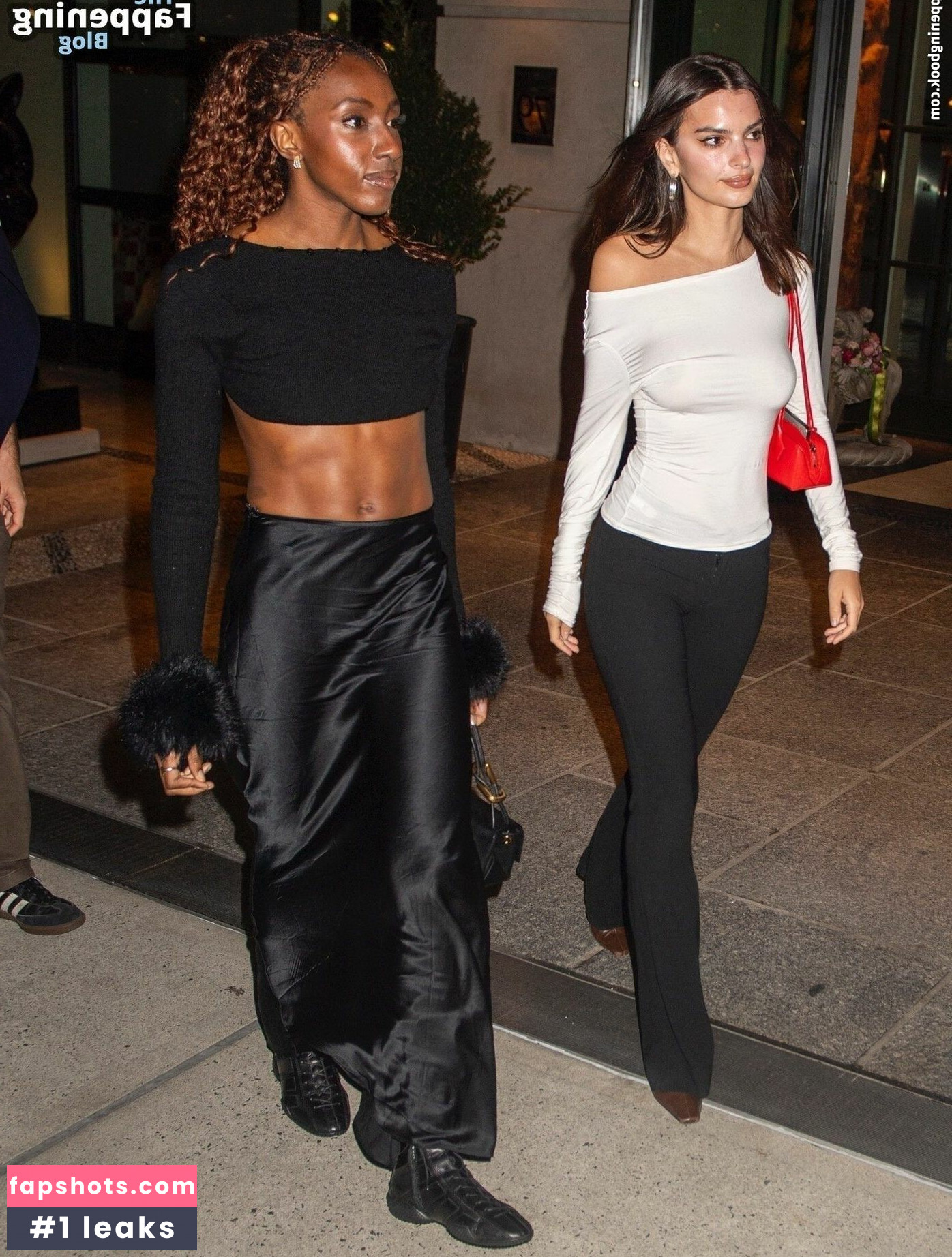 Emily Ratajkowski gallery photo #664