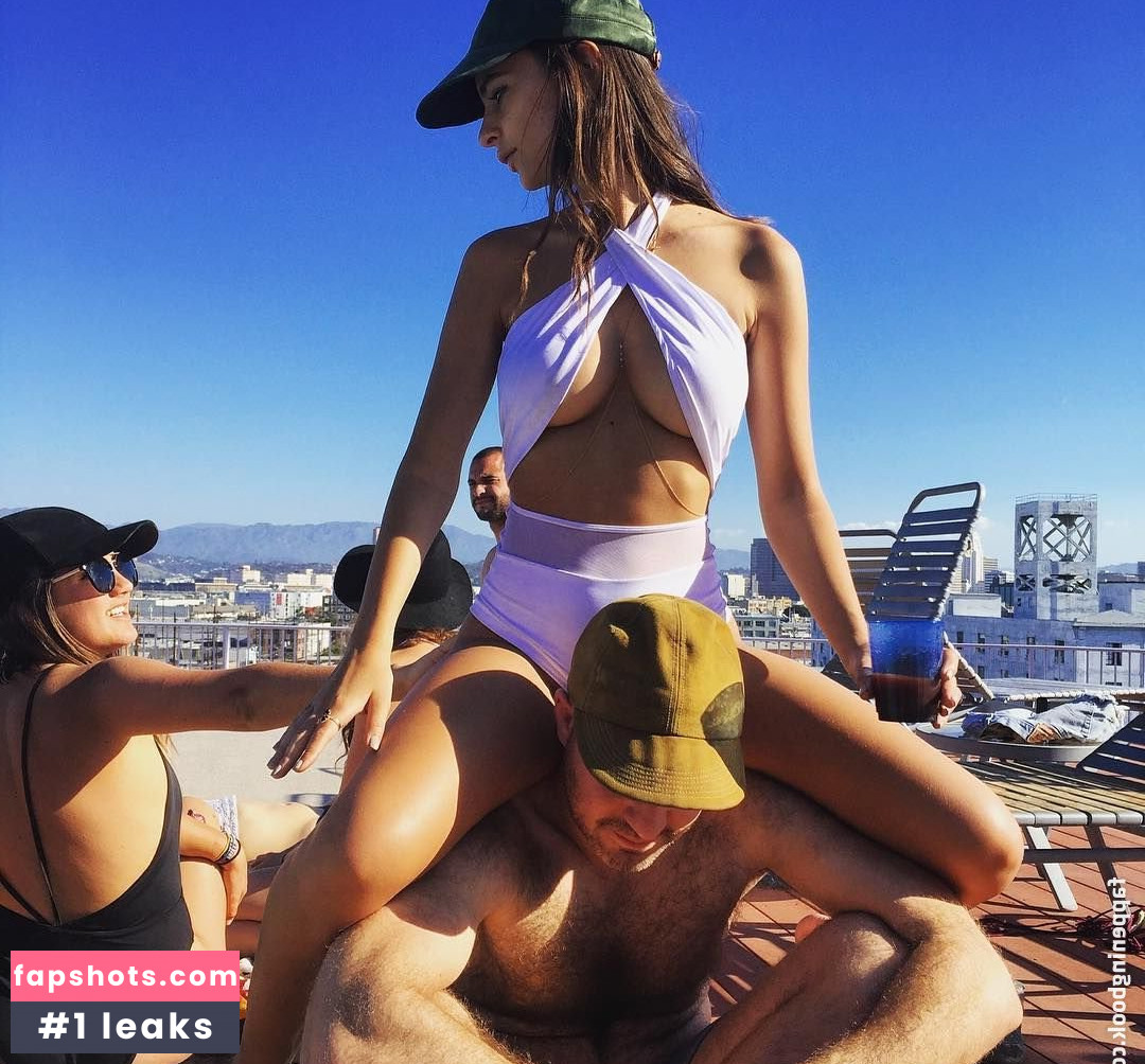 Emily Ratajkowski gallery photo #6677