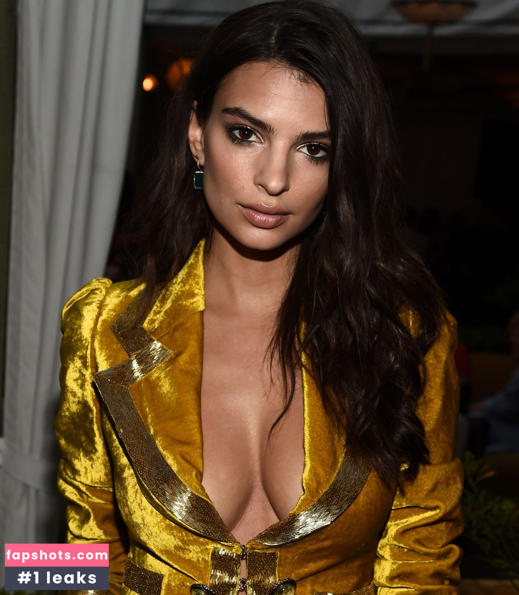 Emily Ratajkowski gallery photo #6685