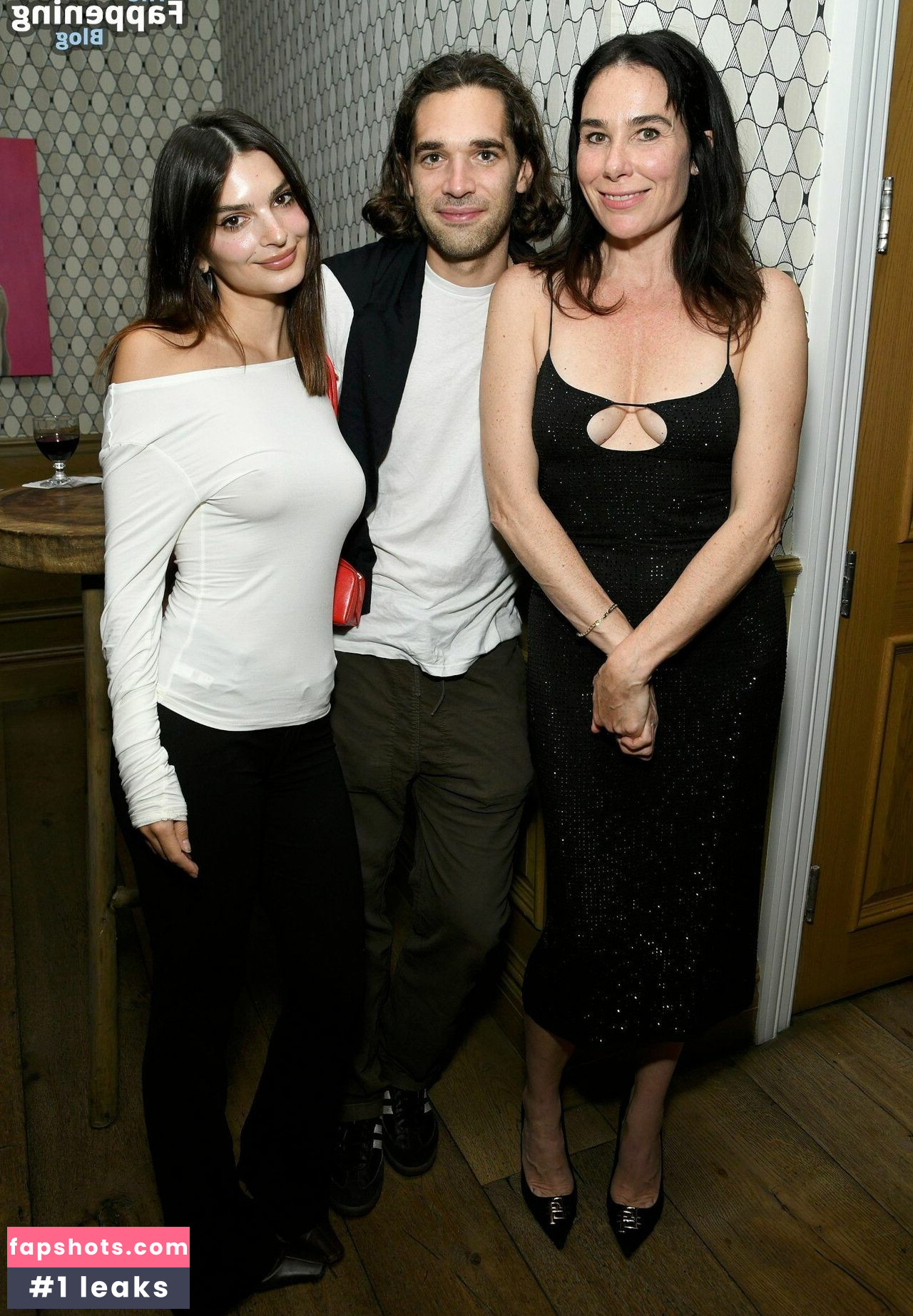 Emily Ratajkowski gallery photo #672