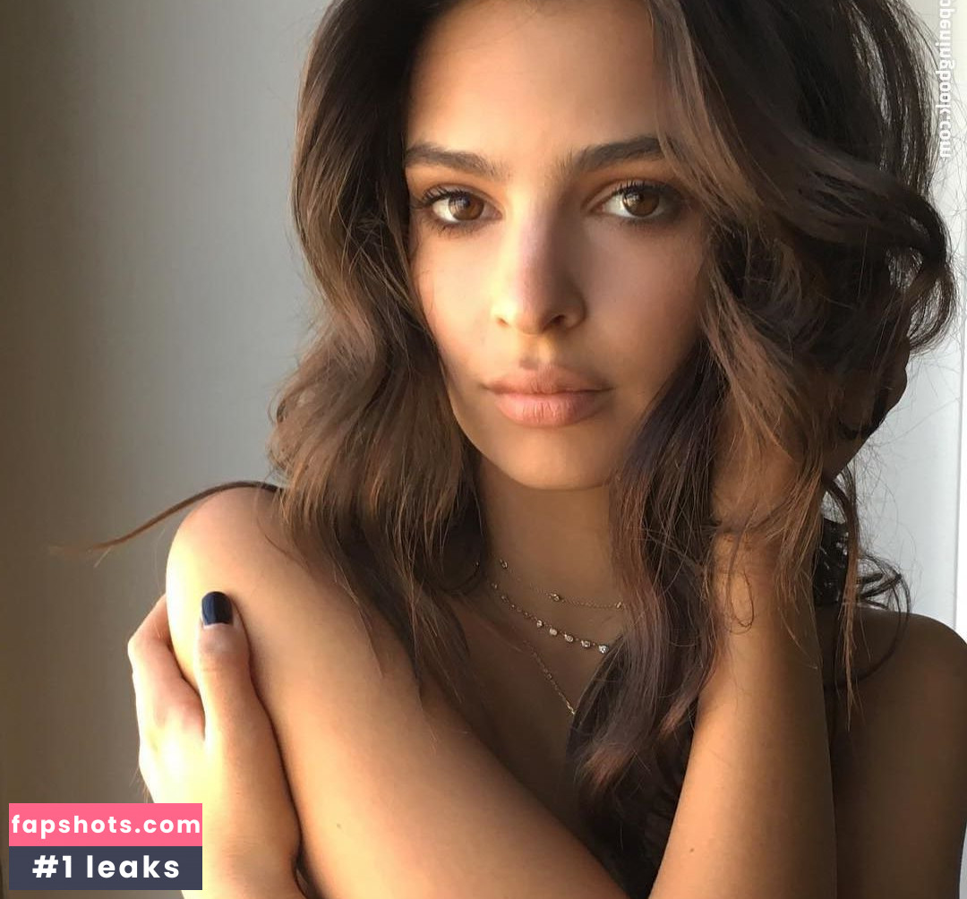 Emily Ratajkowski gallery photo #6726
