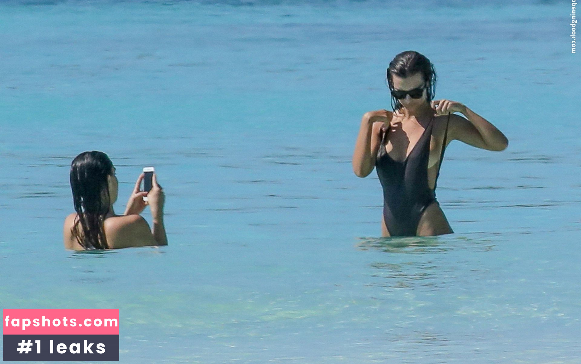 Emily Ratajkowski gallery photo #6738