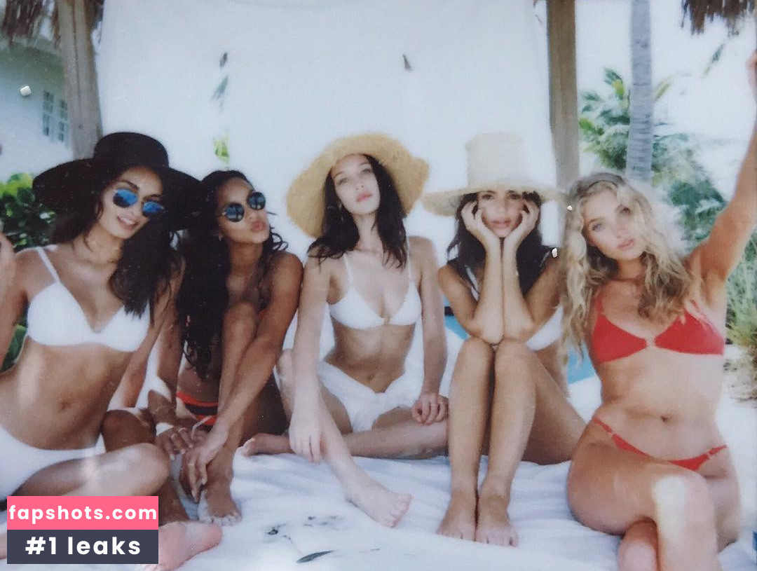 Emily Ratajkowski gallery photo #6795