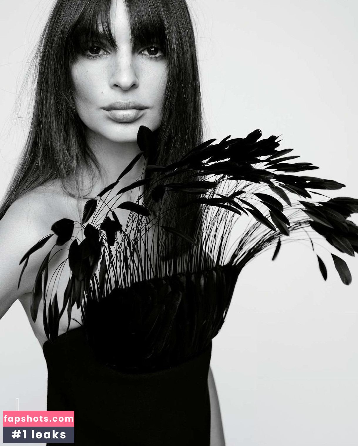 Emily Ratajkowski gallery photo #682