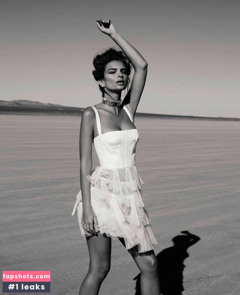 Emily Ratajkowski gallery photo #6813