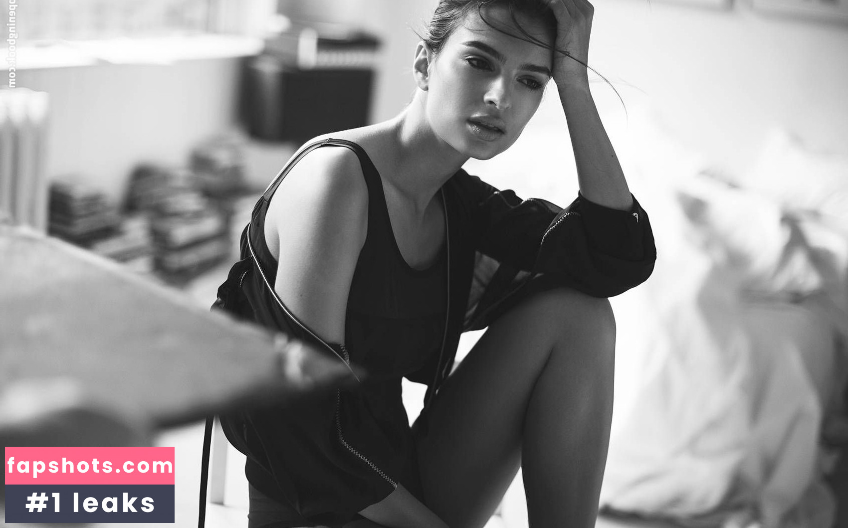 Emily Ratajkowski gallery photo #6843