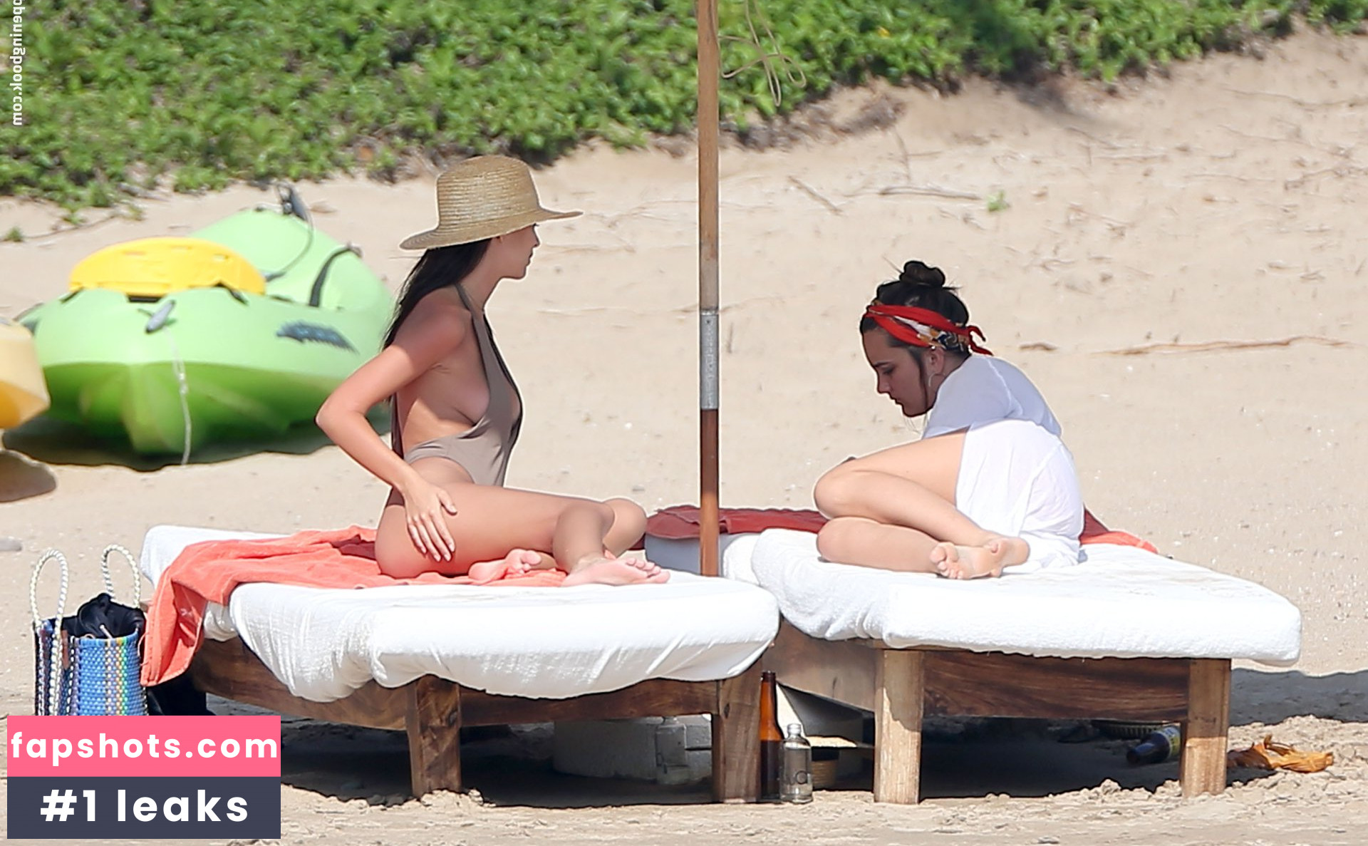 Emily Ratajkowski gallery photo #6856