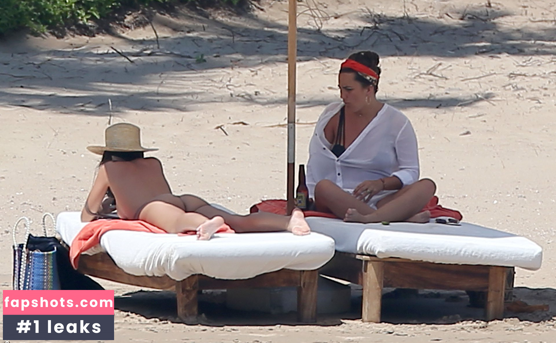 Emily Ratajkowski gallery photo #6859