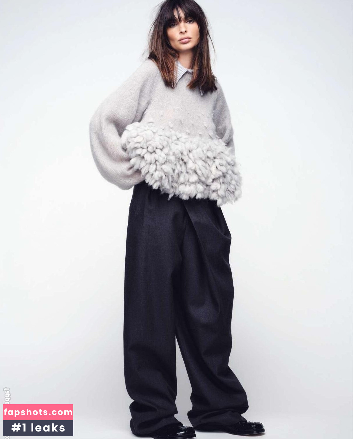 Emily Ratajkowski gallery photo #687