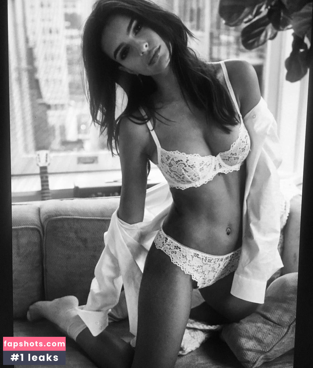 Emily Ratajkowski gallery photo #6863