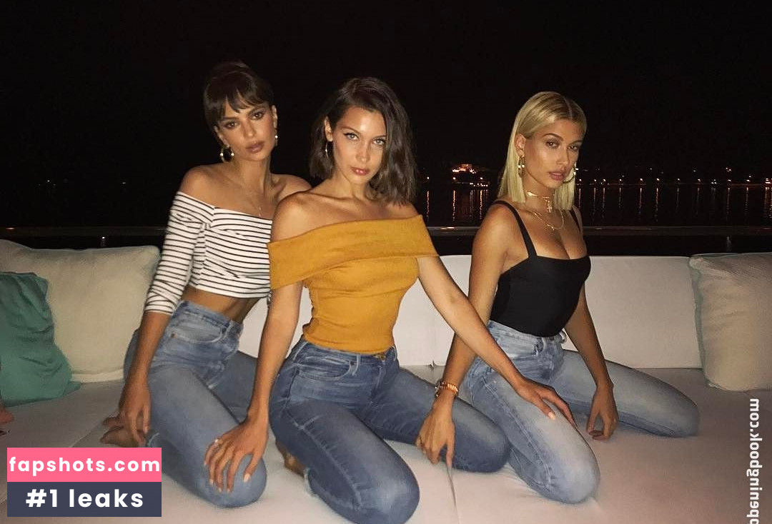 Emily Ratajkowski gallery photo #6884