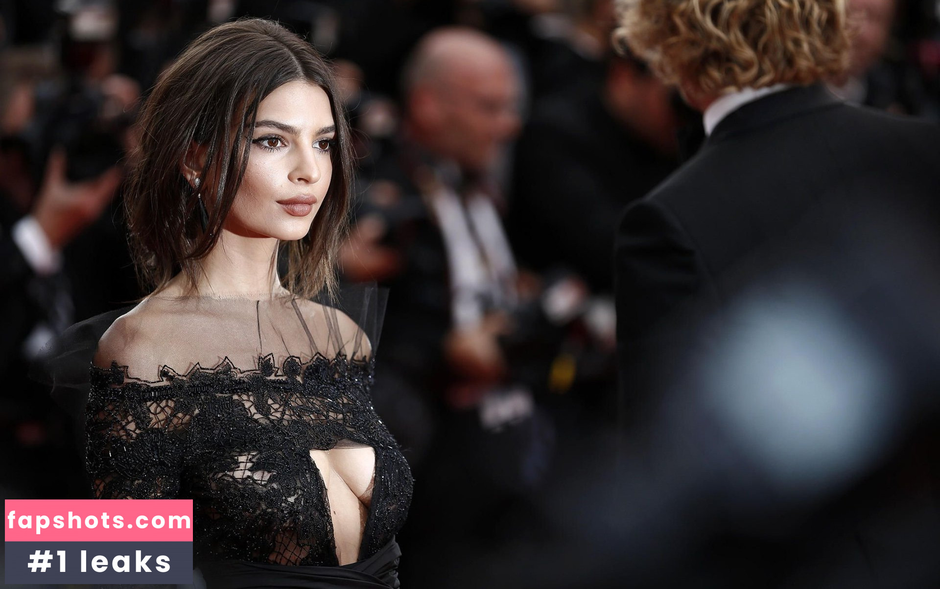 Emily Ratajkowski gallery photo #6889