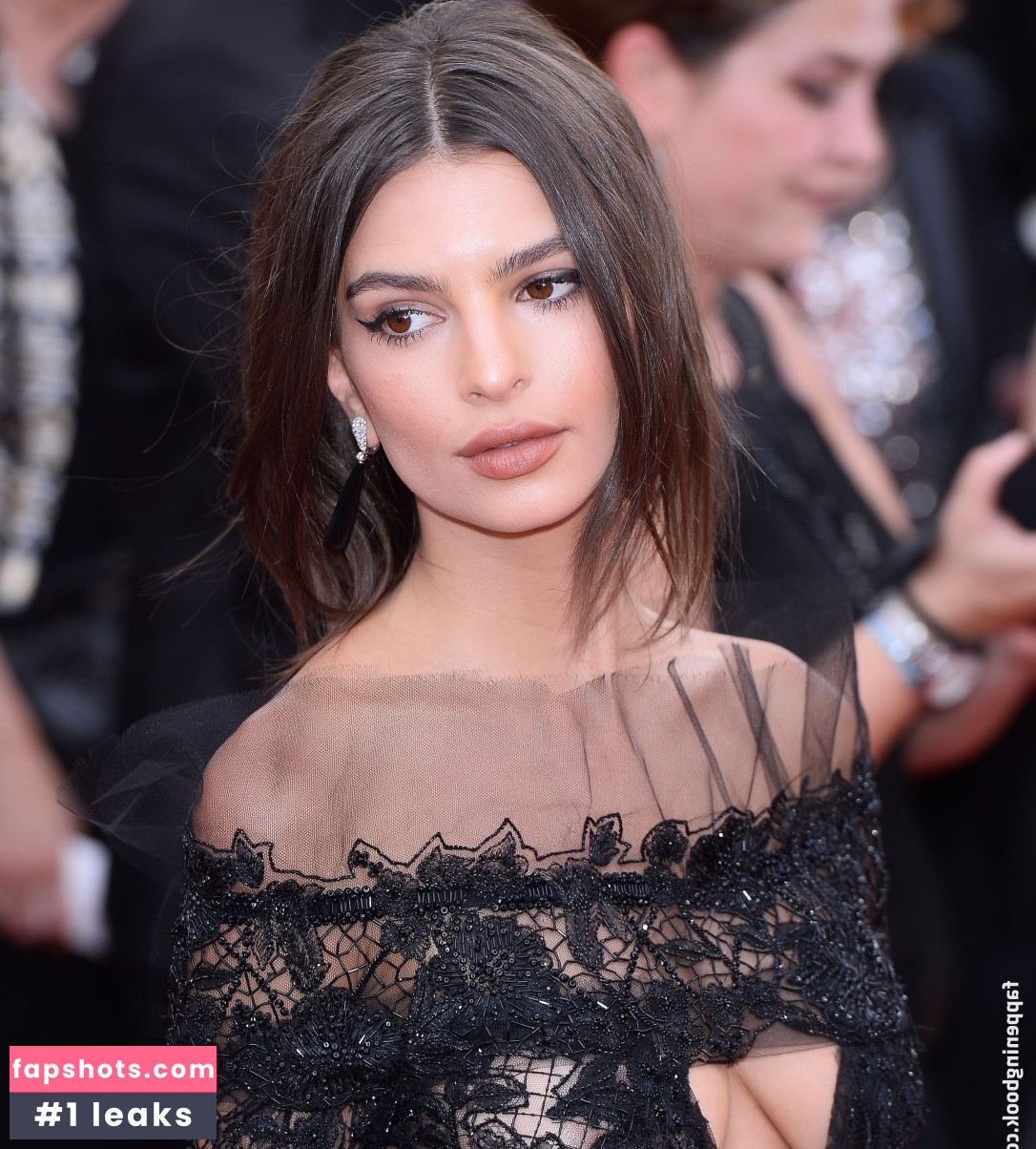 Emily Ratajkowski gallery photo #6895