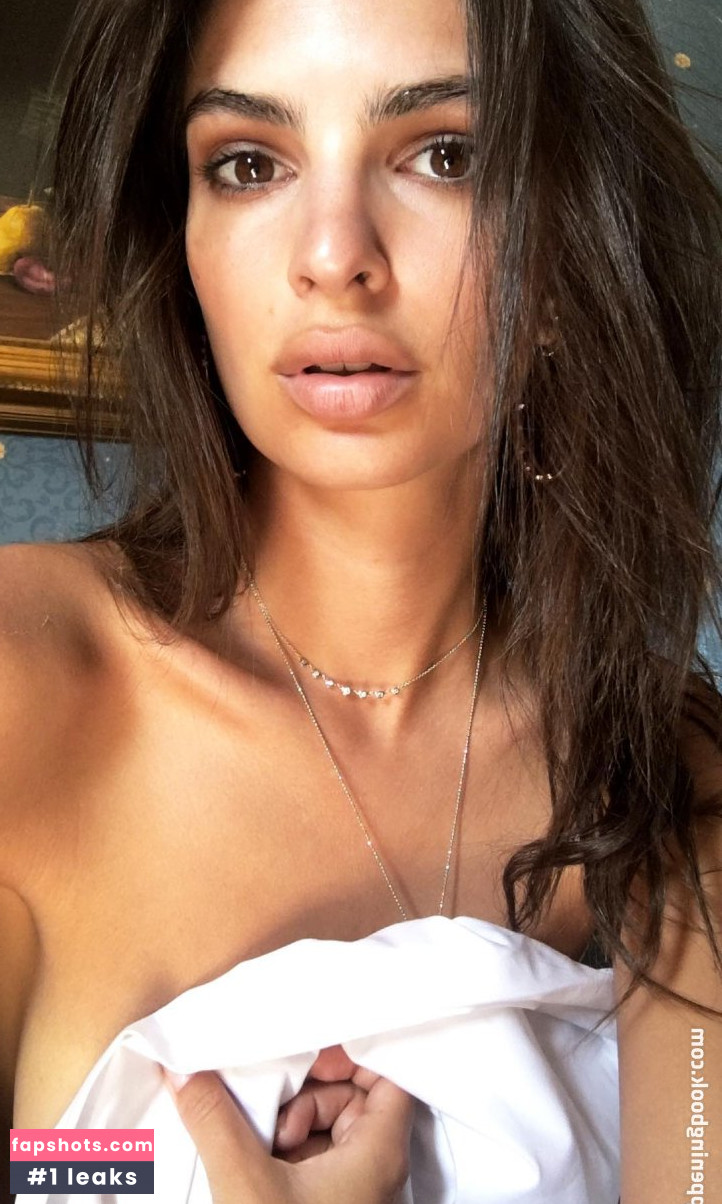 Emily Ratajkowski gallery photo #6905