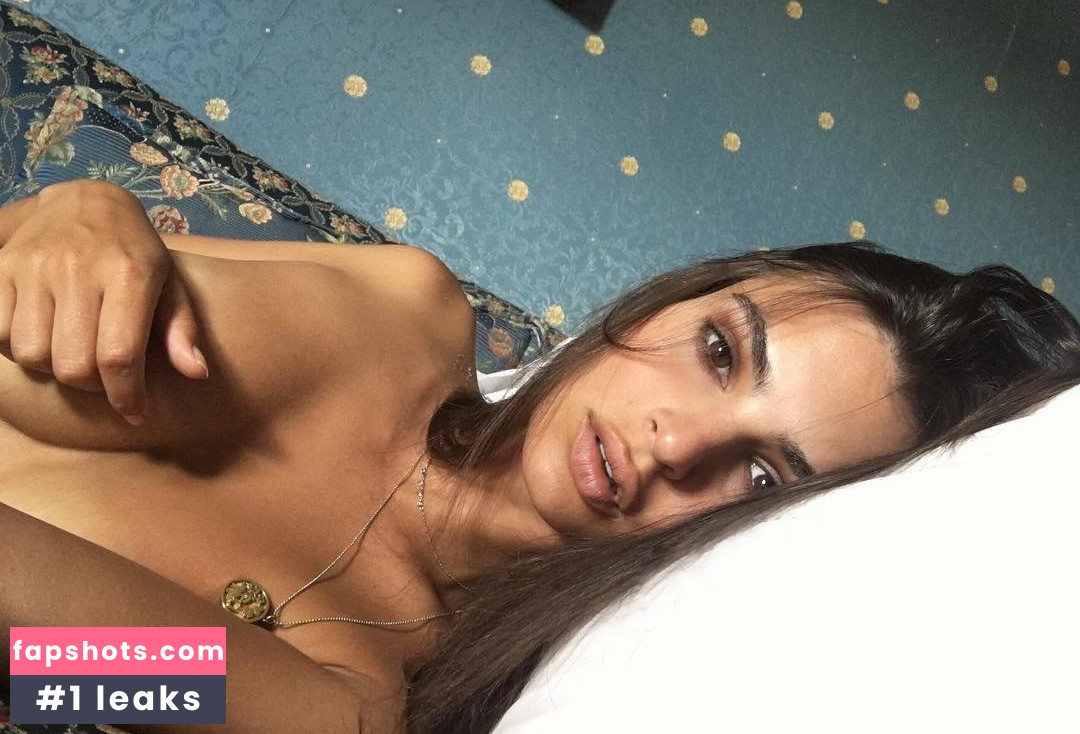 Emily Ratajkowski gallery photo #6906