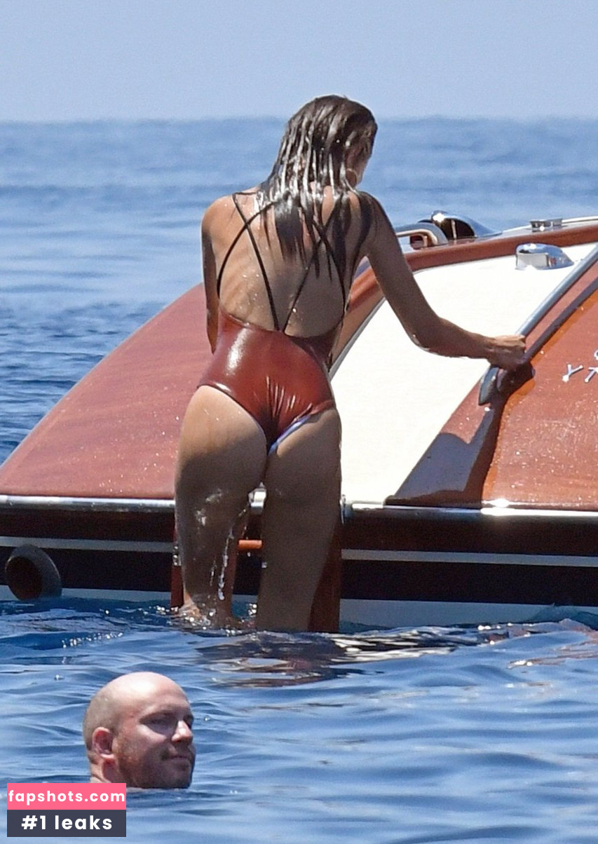 Emily Ratajkowski gallery photo #6919