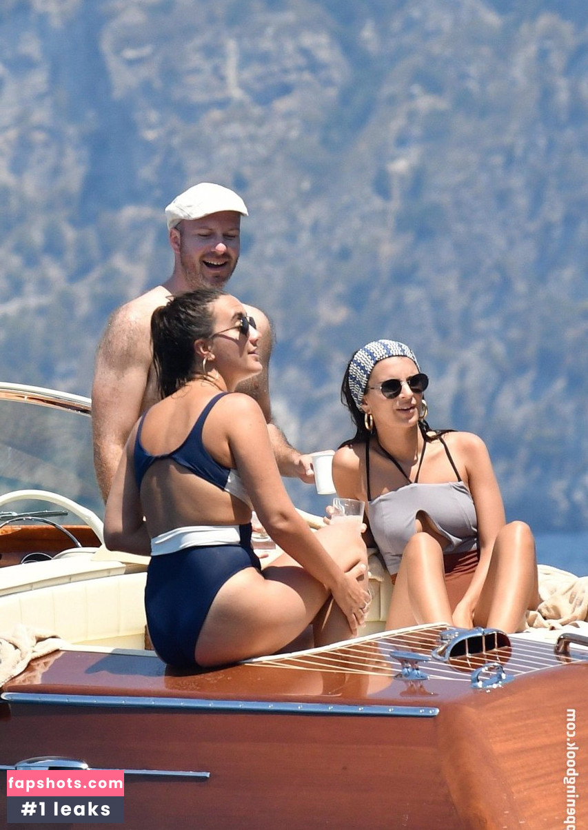 Emily Ratajkowski gallery photo #6925