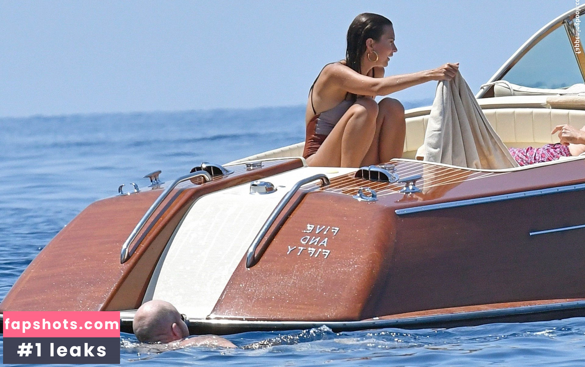 Emily Ratajkowski gallery photo #6928