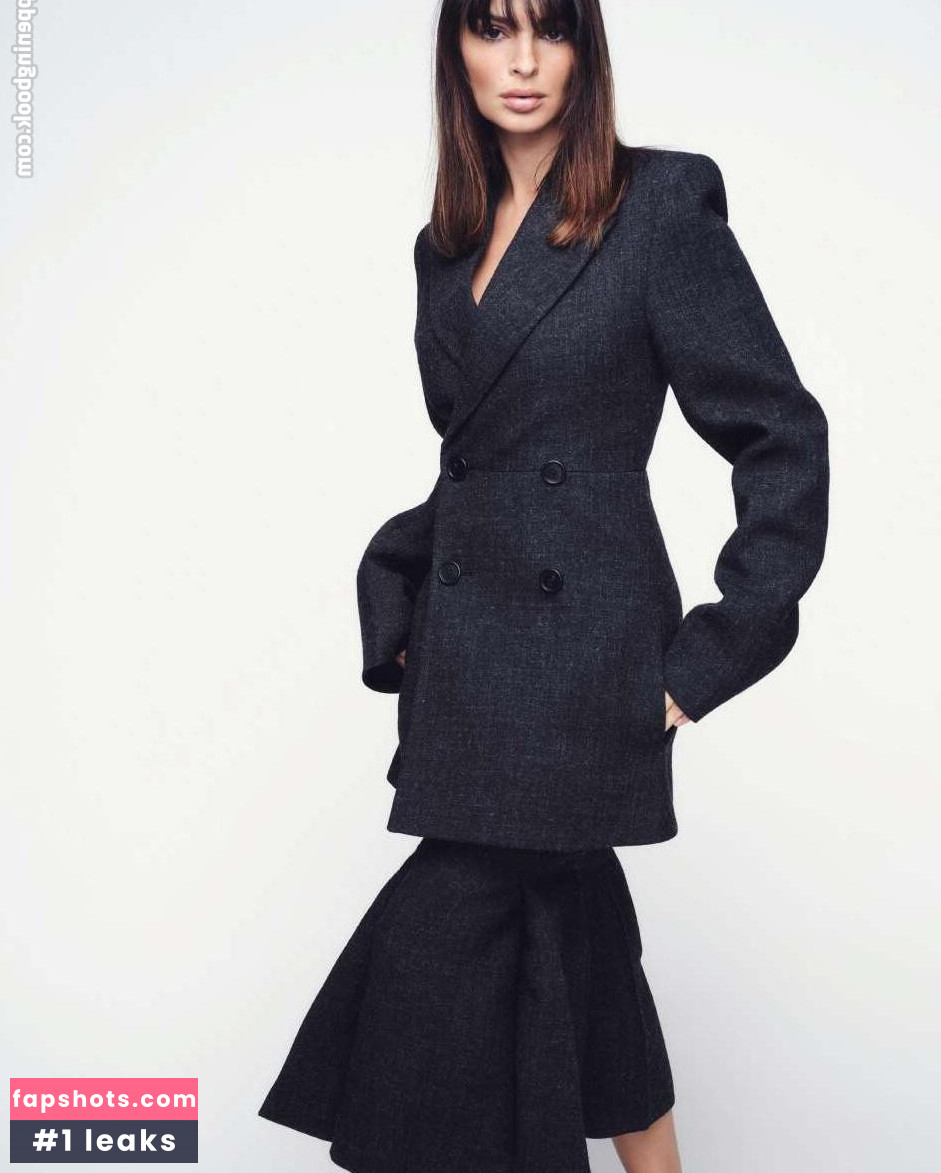 Emily Ratajkowski gallery photo #694