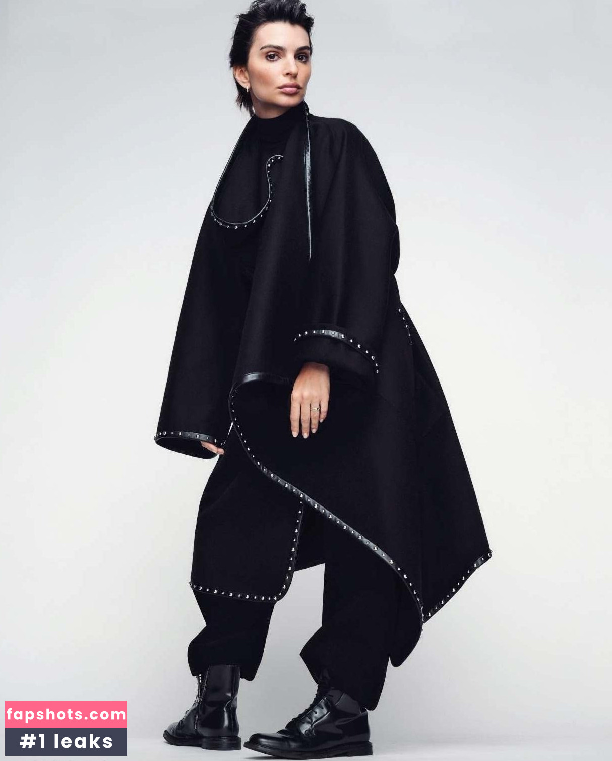 Emily Ratajkowski gallery photo #695