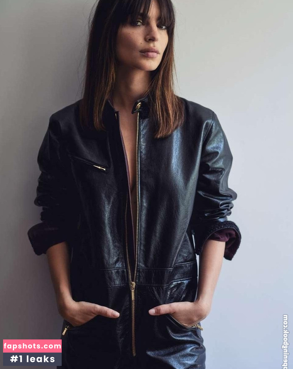 Emily Ratajkowski gallery photo #696