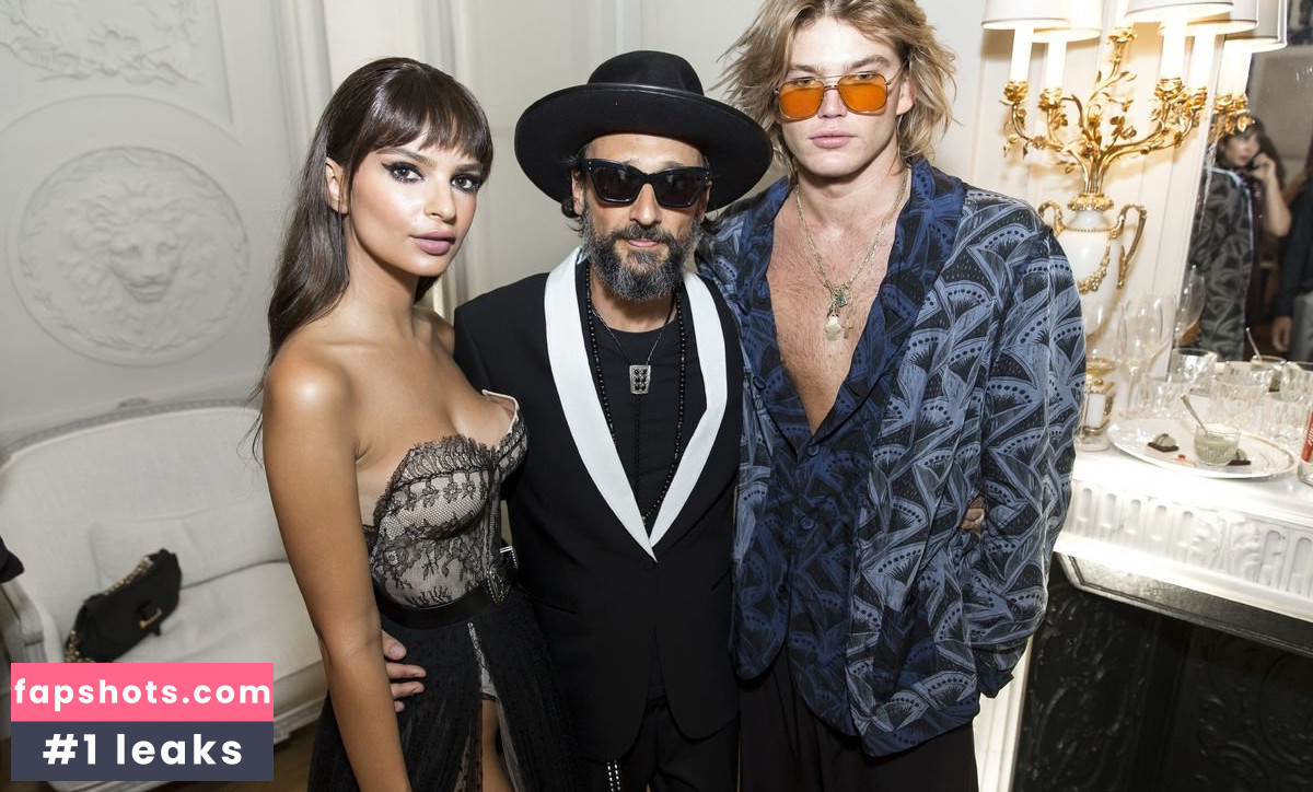 Emily Ratajkowski gallery photo #6953