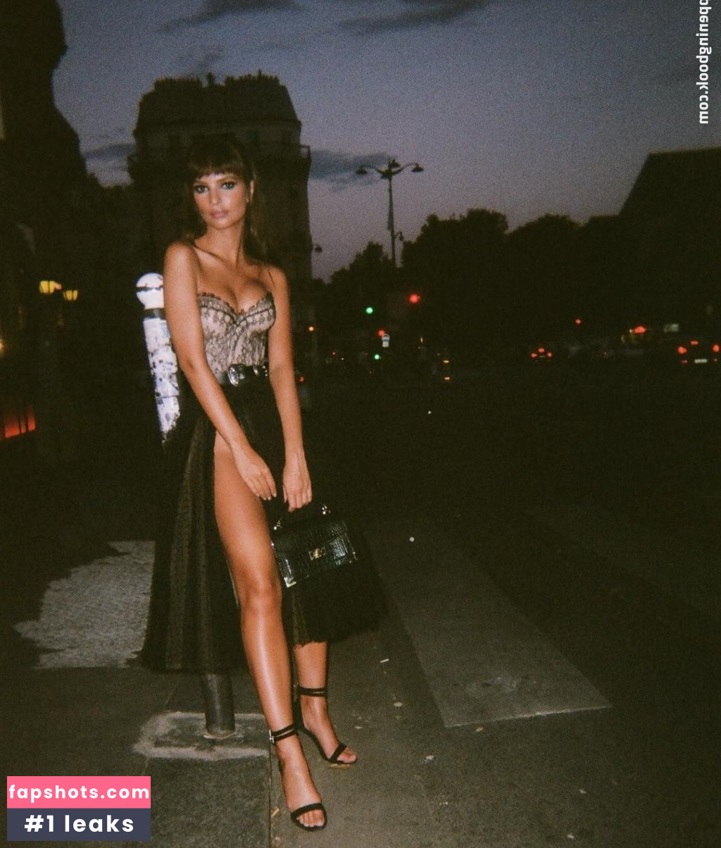 Emily Ratajkowski gallery photo #6961