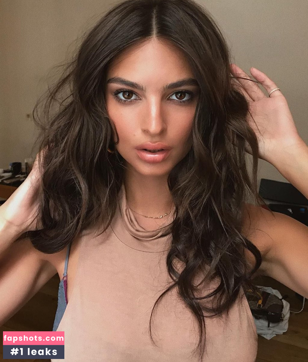 Emily Ratajkowski gallery photo #6962